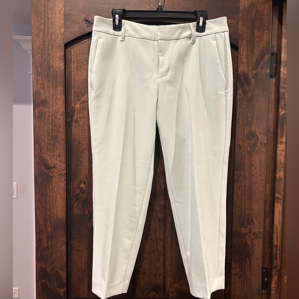Old Navy Cropped Light Green Pants - size 8